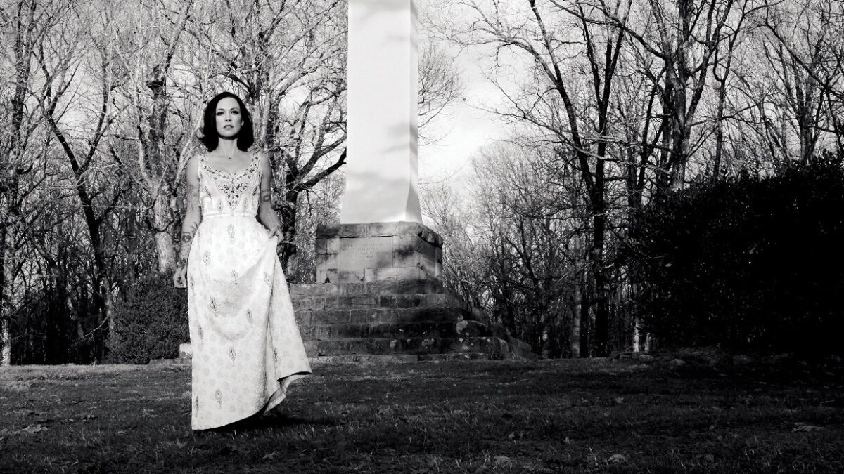 You Can ‘Blame It On The Mistletoe’ Thanks To Amanda Shires’ Updated Holiday Original
