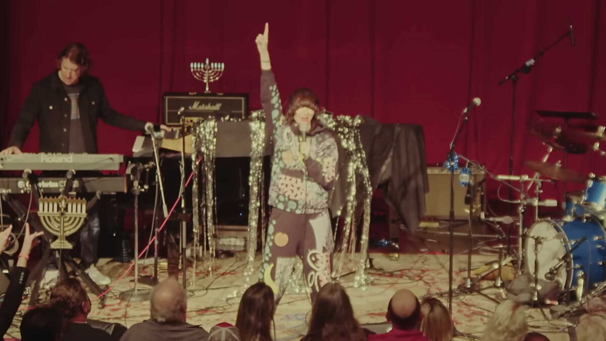 Watch Karen O Rock ‘Heads Will Roll’ With Dave Grohl & Greg Kurstin For ‘Hanukkah Sessions’