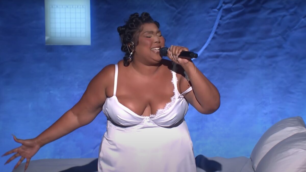 Watch Lizzo’s Artful Performance On ‘Saturday Night Live’