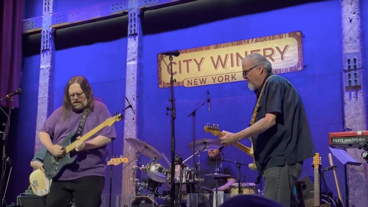 See Dark Star Orchestra’s Jeff Mattson Join Los Lobos For Powerful ‘Dear Mr. Fantasy’ In New York City