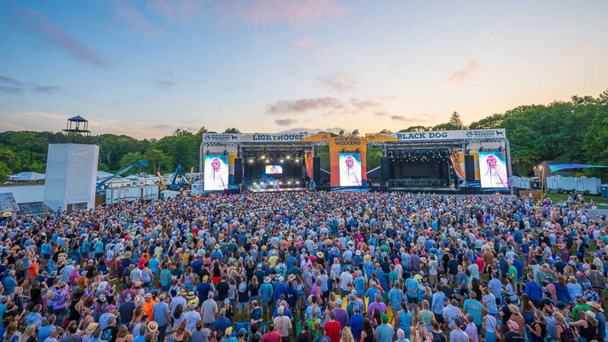 Vineyard Bound: Mumford & Sons, Bon Iver & Leon Bridges Headlining Beach Road Weekend 2023