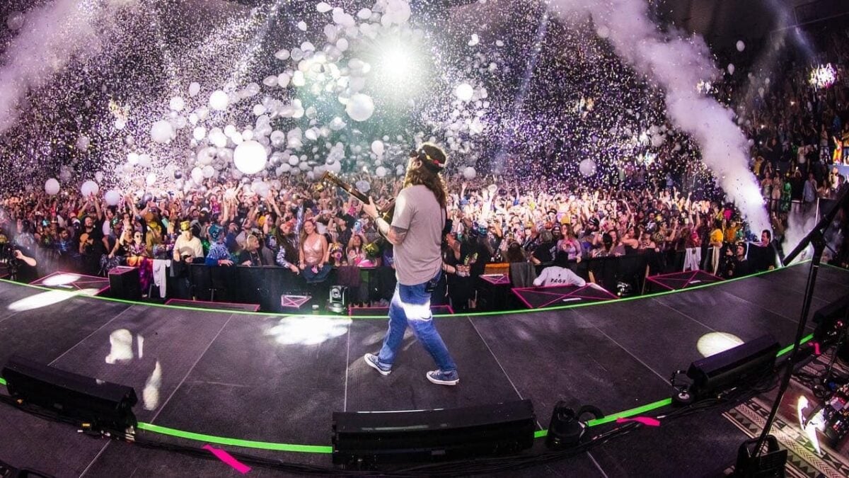 Billy Strings Caps 2022 With Cover Debuts At New Year’s Eve Concert In New Orleans