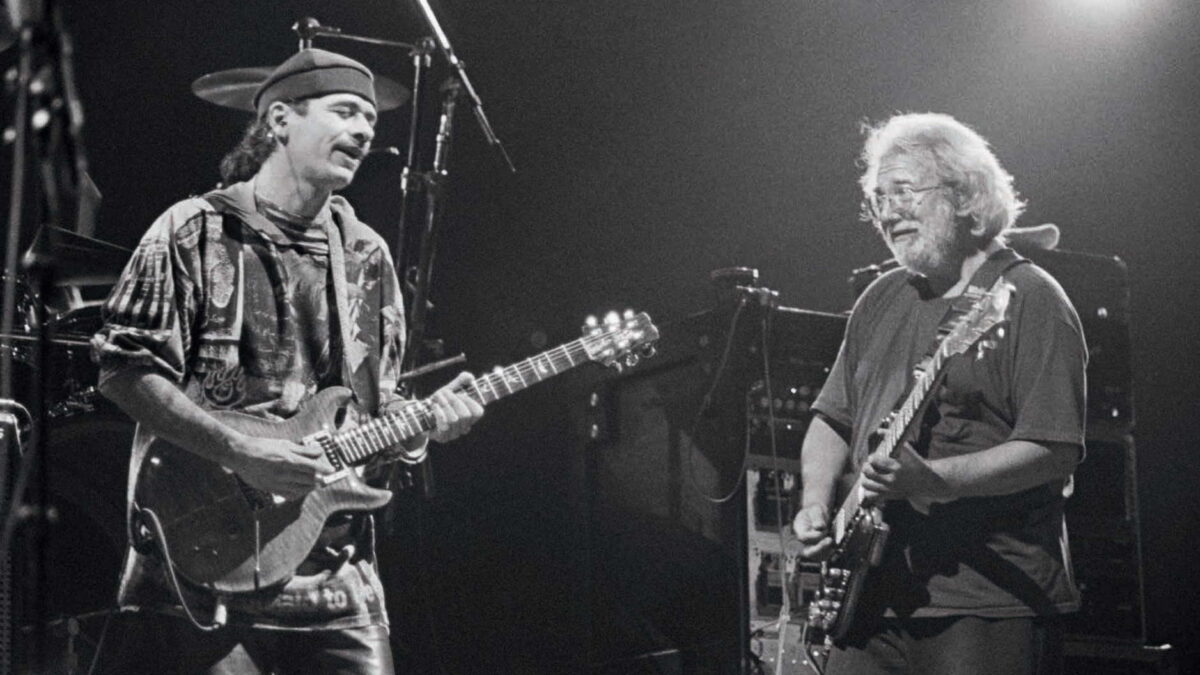 Watch Grateful Dead’s Bob Weir Teach Carlos Santana ‘Stella Blue’ Chords Onstage In 1993