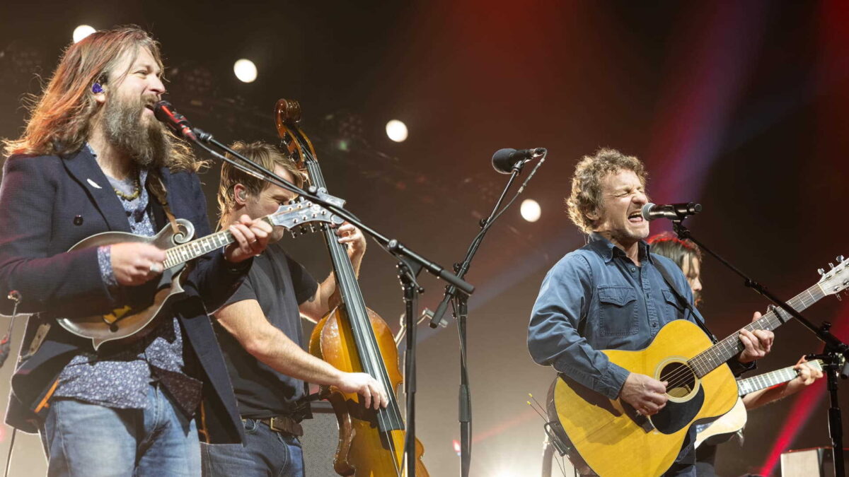 Watch Greensky Bluegrass & Railroad Earth Members Collaborate In Washington D.C.
