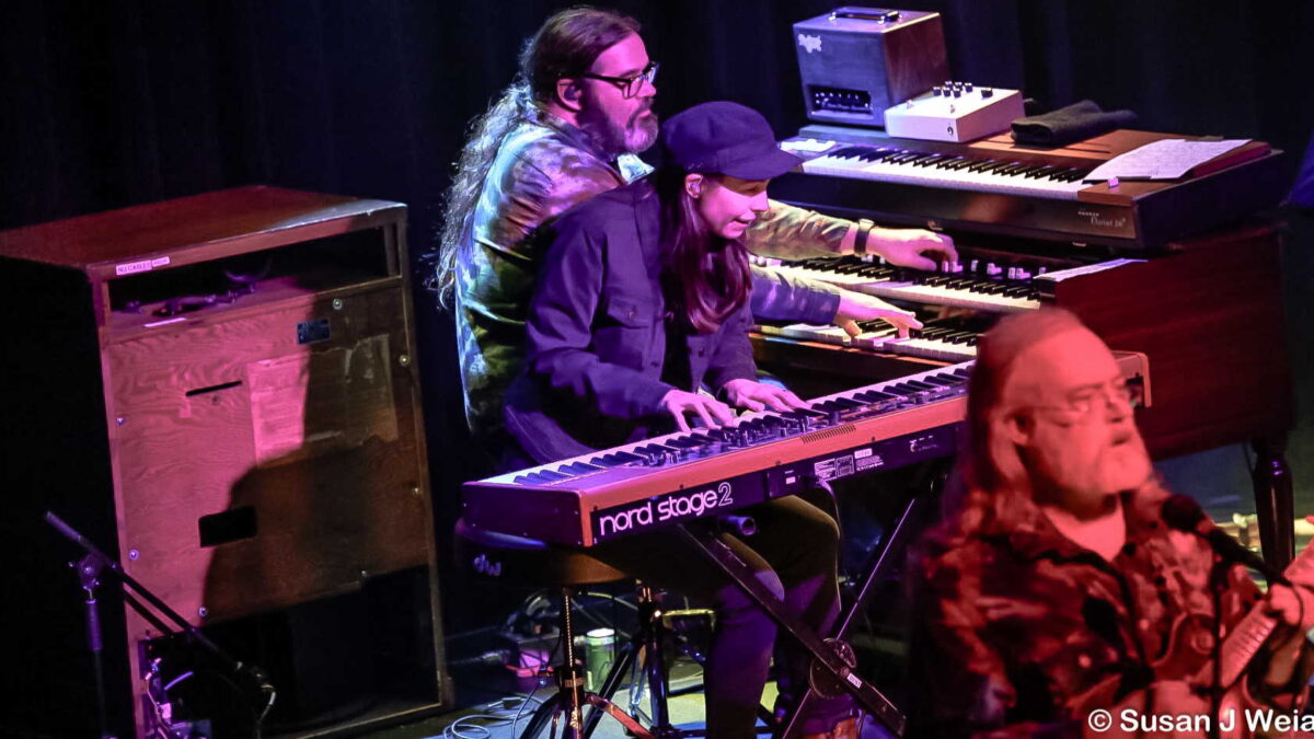 Watch Railroad Earth Welcome Holly Bowling For Joyous 'Like A Buddha' In San Francisco