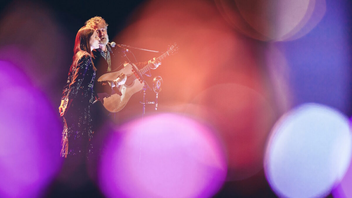 Swell News: Glen Hansard & Markéta Irglová Reuniting For The Swell Season Tour