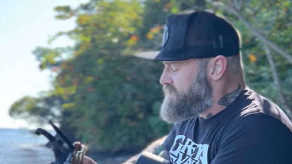 Watch Zac Brown’s Oceanside Cover Of Jimmy Buffett’s ‘A Pirate Looks At Forty’