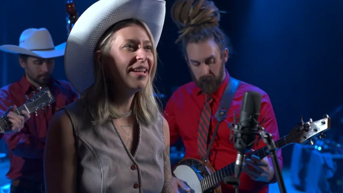 Kitchen Dwellers feat. Lindsay Lou "They Love Each Other"