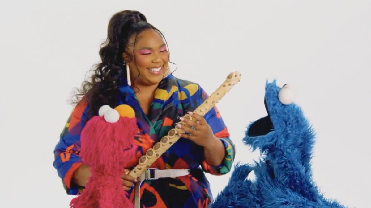 See Elmo Give Lizzo A Cookie Flute On Sesame Street ... Then Cookie Monster Shows Up