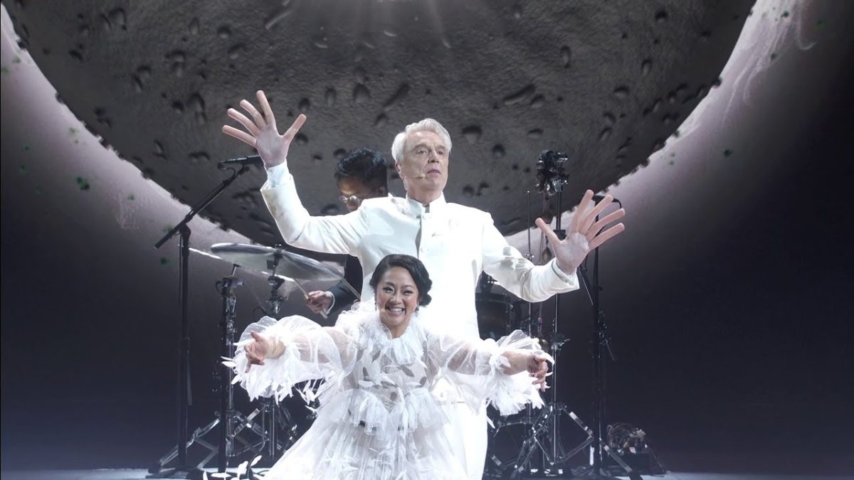 David Byrne, Stephanie Hsu and Son Lux Perform 'This Is A Life' at Oscars 2023
