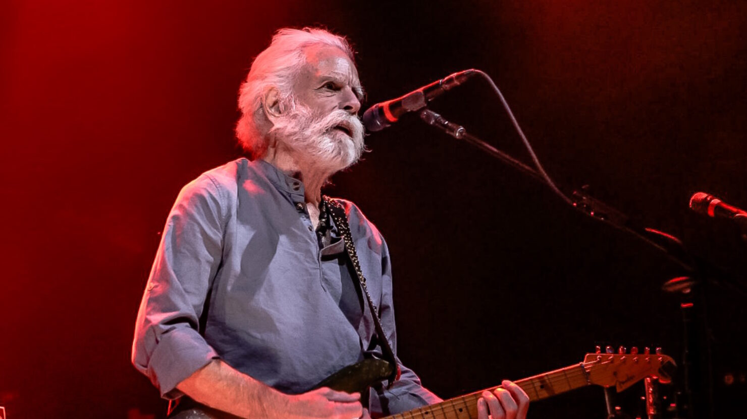 Bobby Weir Paints Solo ‘Masterpiece’ At Robbie Robertson Tribute Concert