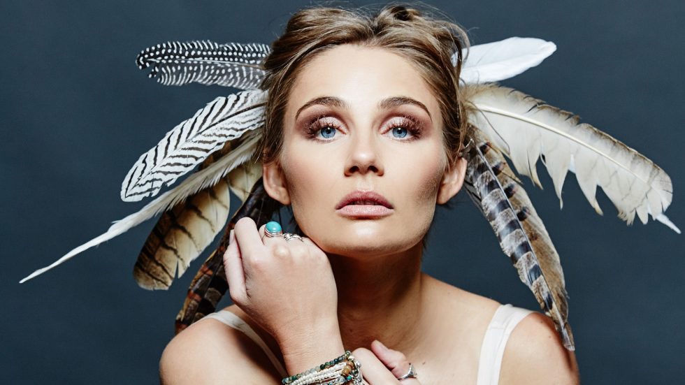 Clare Bowen and Jonathan Jackson