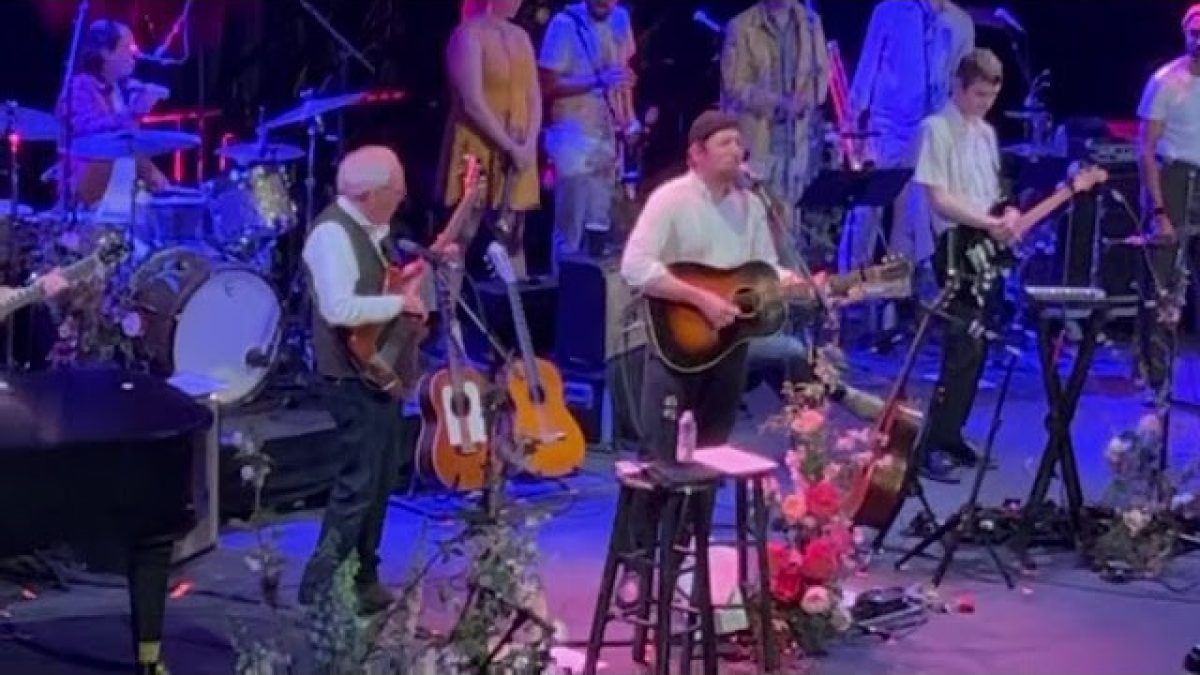 Fleet Foxes covers Joni Mitchell