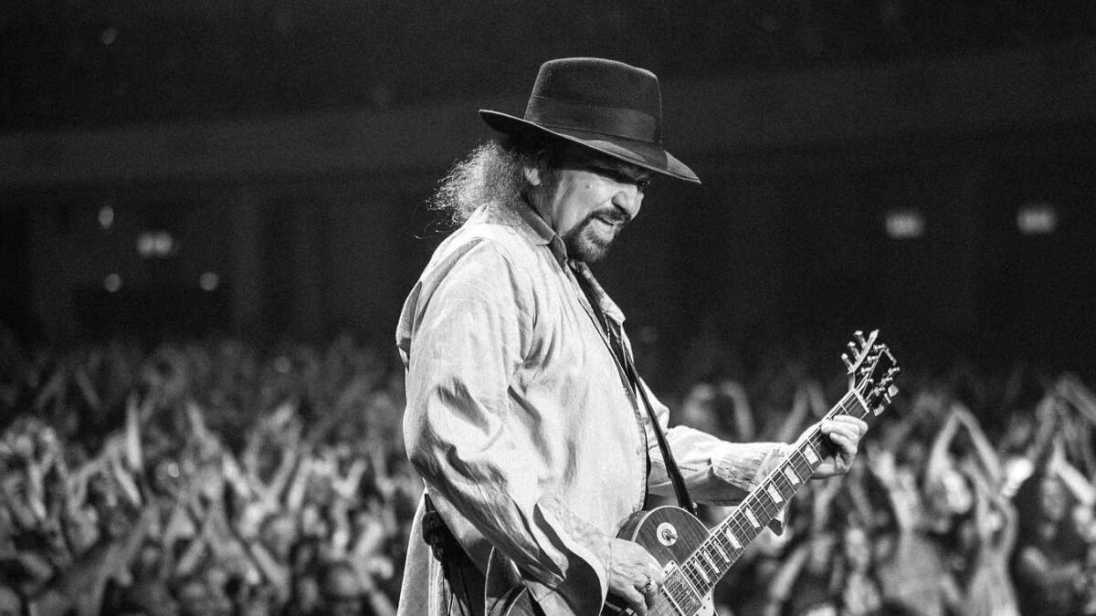 Gary Rossington, Lynyrd Skynyrd Guitarist & Last Original Member, Dies At Age 71