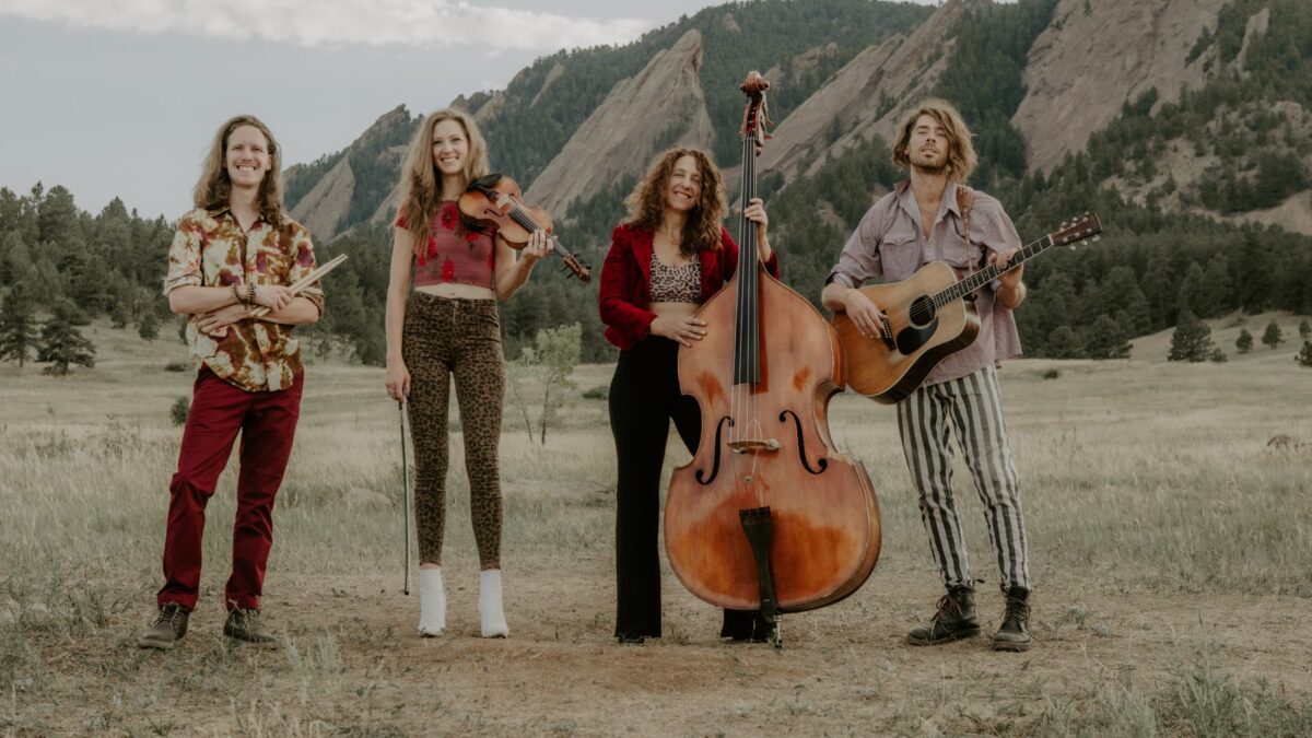 The Sweet Lillies Announce Chris Pandolfi-Produced Album & Share ‘Words’ Single