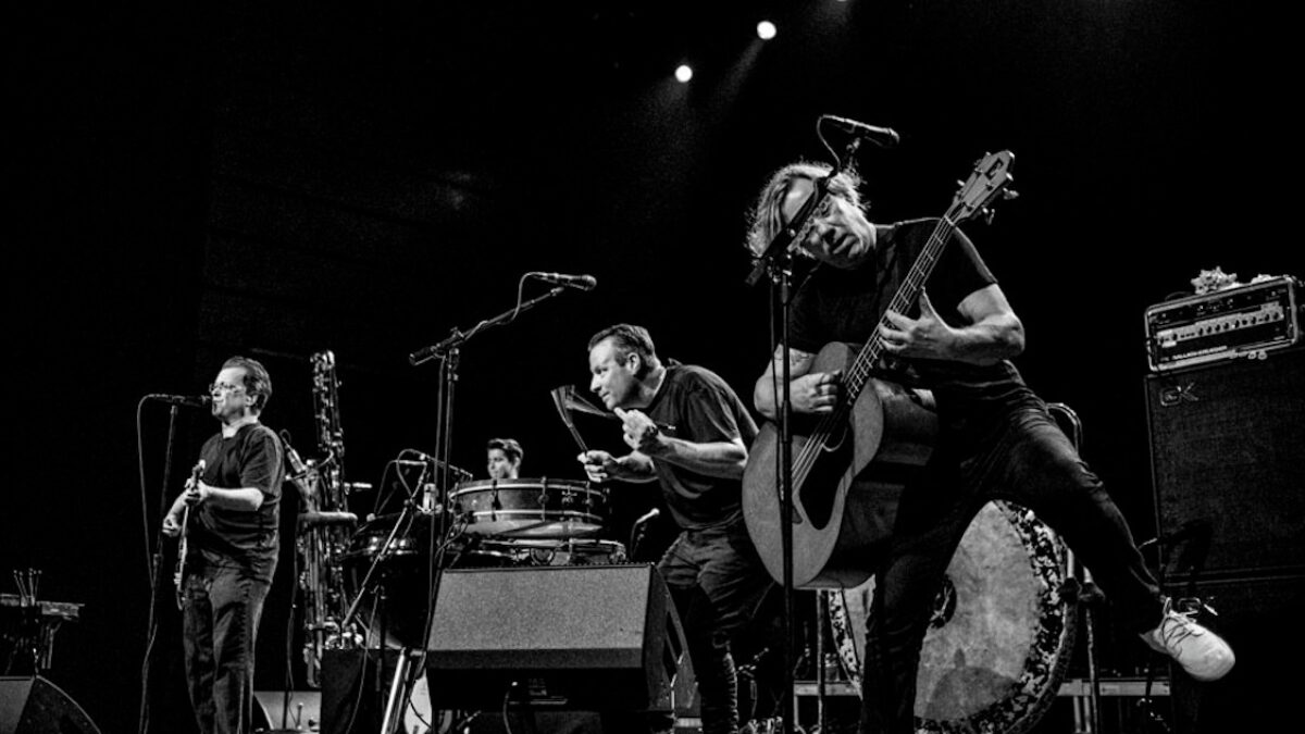 Violent Femmes Map Out Spring 2023 Tour Dates To Celebrate 40th Anniversary Of Debut Album