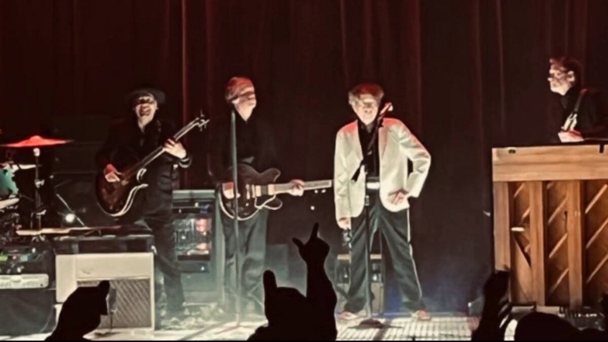 Hear Bob Dylan Debut Dwight Yoakam Cover In Cincinnati