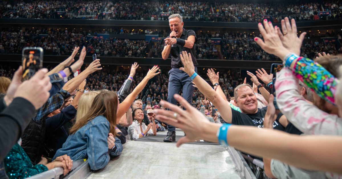 Watch Bruce Springsteen Bring ‘Mary’s Place’ To Long Island At UBS