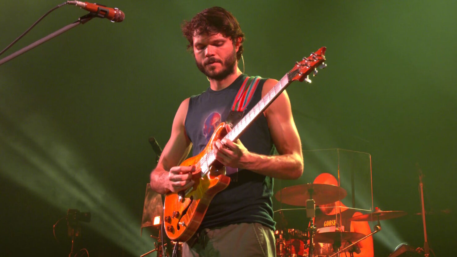 Sleeveless In Seattle Goose Rides Through 'Danger Zone' At The