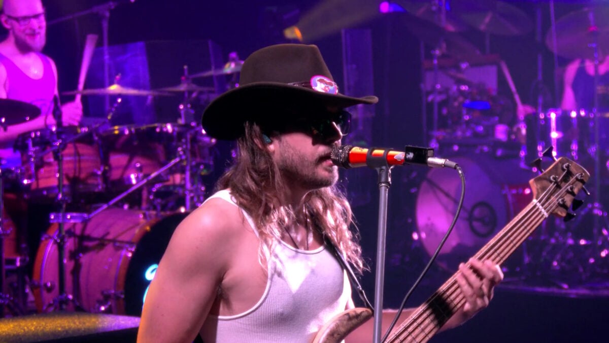 Goose Busts Out 'Achy Breaky Heart' Cover At 'Sleeveless In Seattle' Finale