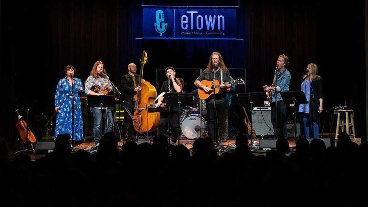 Watch The Lil Smokies & Emily Scott Robinson Perform Stunning Tom Petty Cover On 'eTown'