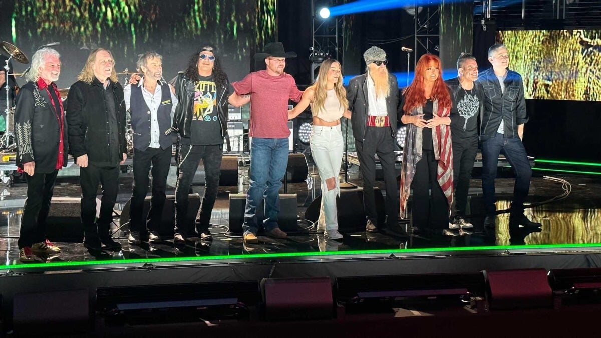 Watch Outrageous All-Star Tribute To Lynyrd Skynyrd Featuring Warren Haynes, Slash & More At CMT Music Awards