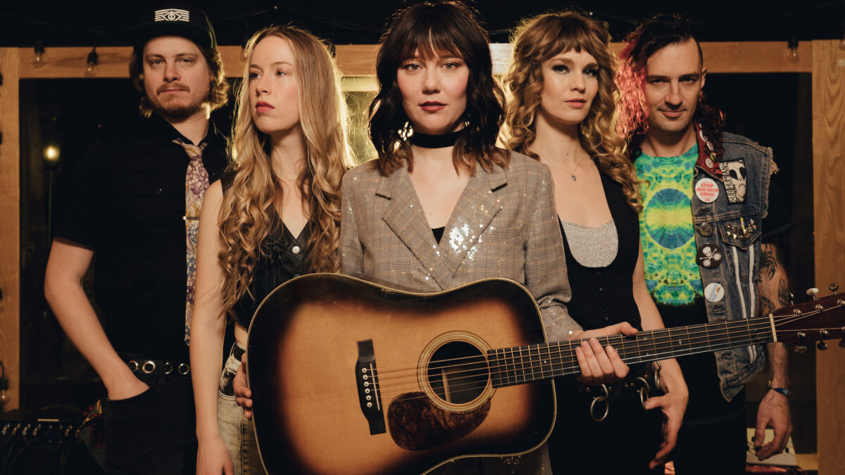 Molly Tuttle & Golden Highway Announce New Album ‘City Of Gold’ & Search For 'El Dorado' On New Single