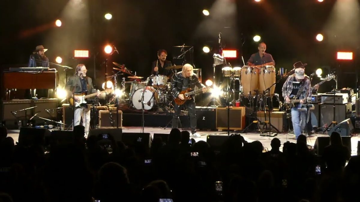 Neil Young and Stephen Stills :  "Mr Soul" - Light Up The Blues Benefit : Los Angeles, CA (April 22)