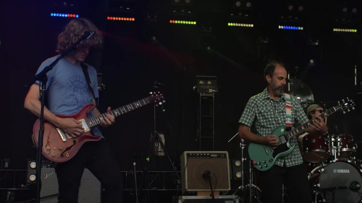 Watch moe.’s Al Schnier & Pigeons Playing Ping Pong 'Feelin' Fine' At Summer Camp 2022
