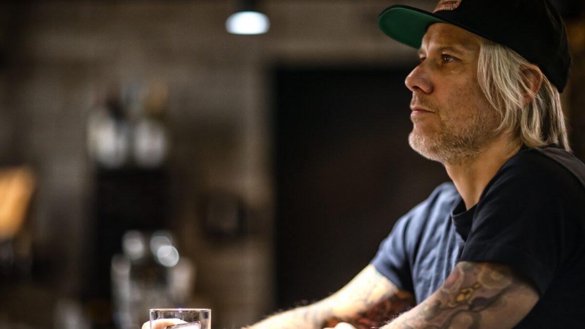 The Infamous Stringdusters’ Andy Hall Confirms New Solo Album ‘Squareneck Soul’ & Shares Single