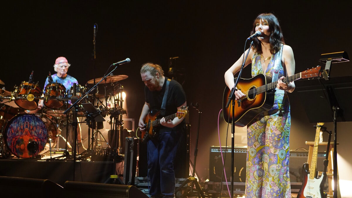 Watch Molly Tuttle + Billy & The Kids' Harry Styles Cover Give Flight To Adventurous ‘Bird Song’