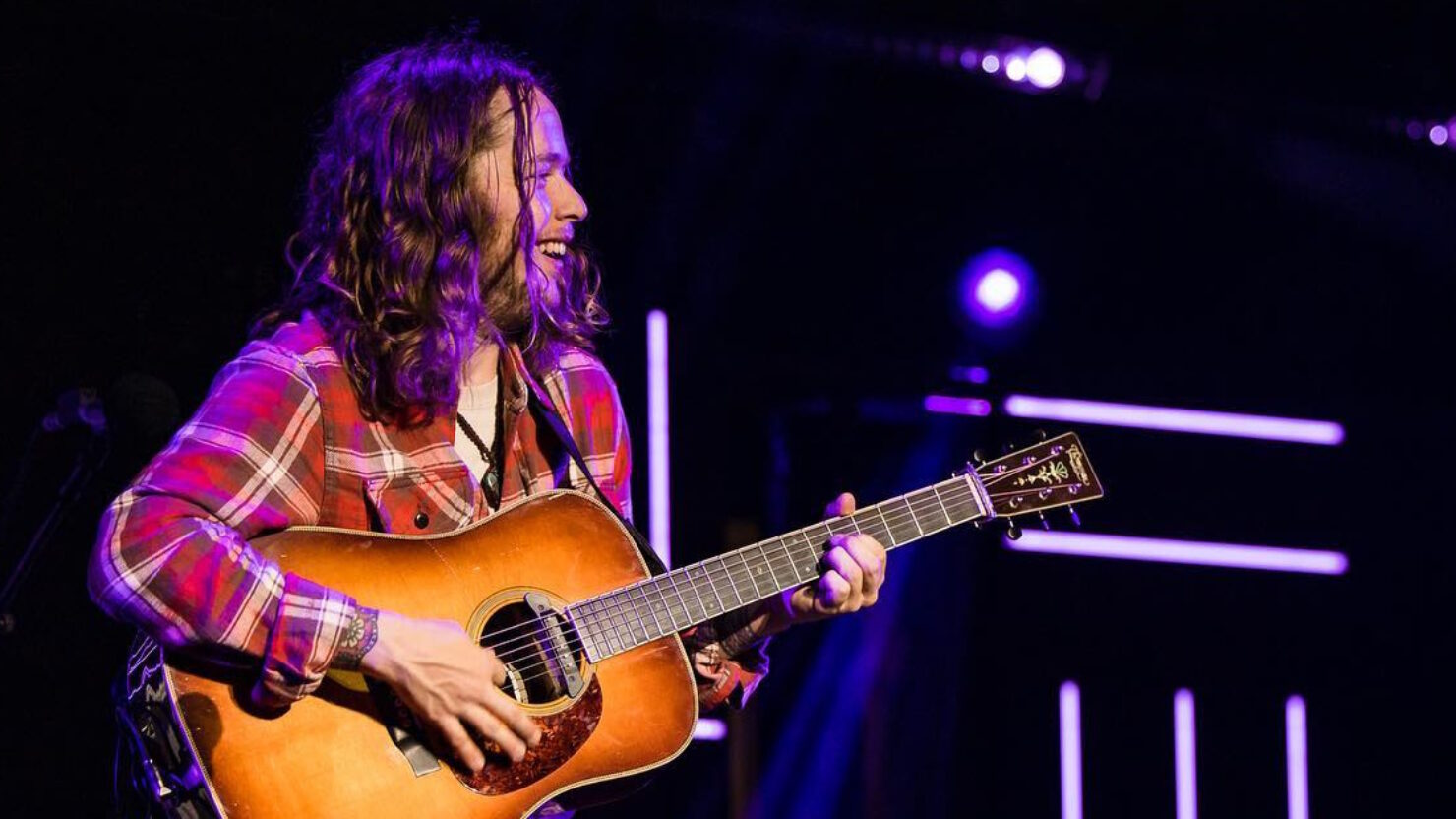 Watch Billy Strings’ Premiere Performance Of ‘Stay All Night (Stay A