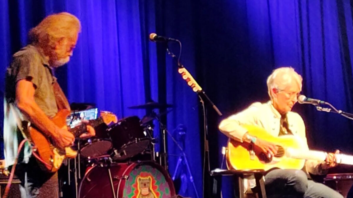 Watch Joan Baez's 1st Public Performance In 4 Years Featuring Bob Weir Joining For A Bob Dylan Cover