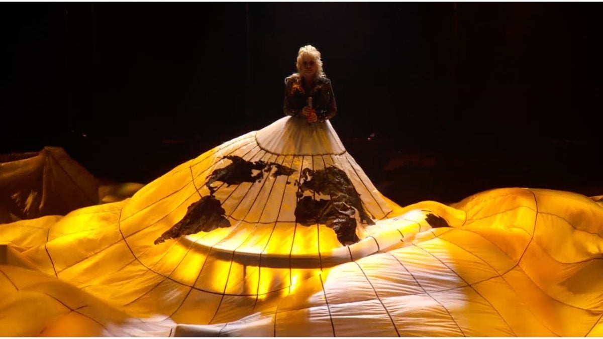 Dolly Parton - World On Fire (From The 58th ACM Awards)