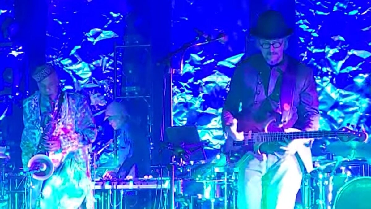 Les Claypool’s Fearless Flying Frog Brigade Launches 1st Tour In 20 Years With Fishbone's Angelo Moore
