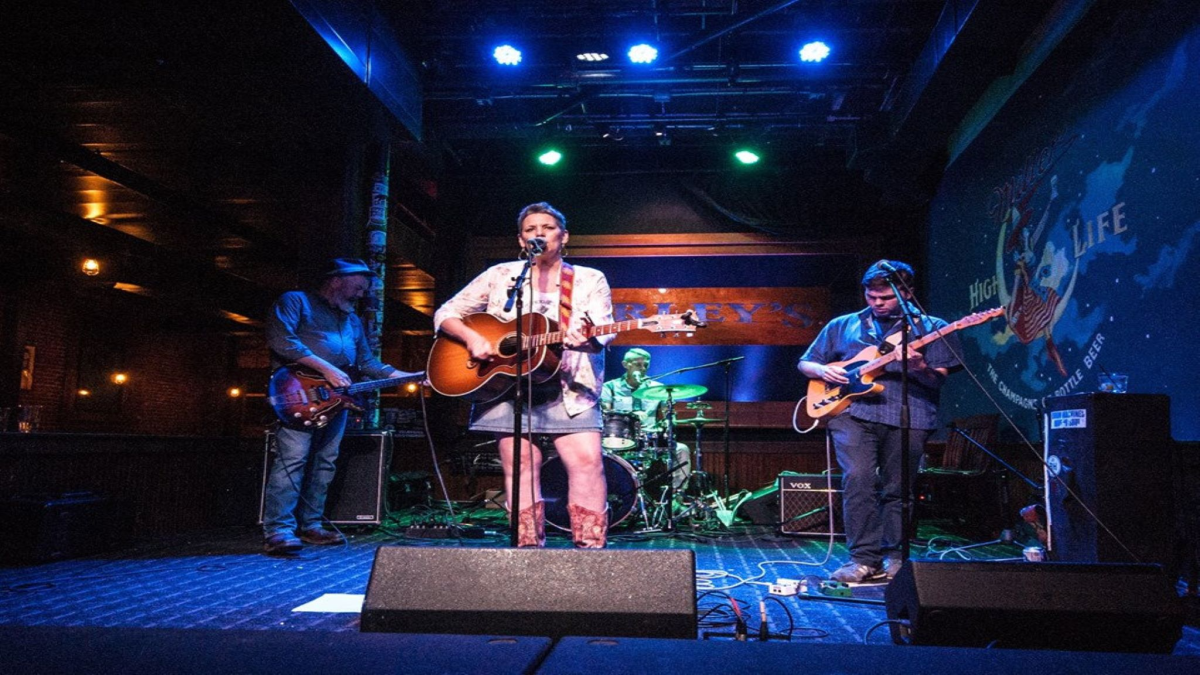 Liz Frame & The Kickers
