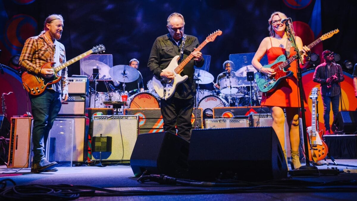 Watch Tedeschi Trucks Band Jam With Jimmie Vaughan On ‘Little By Little’ In Austin
