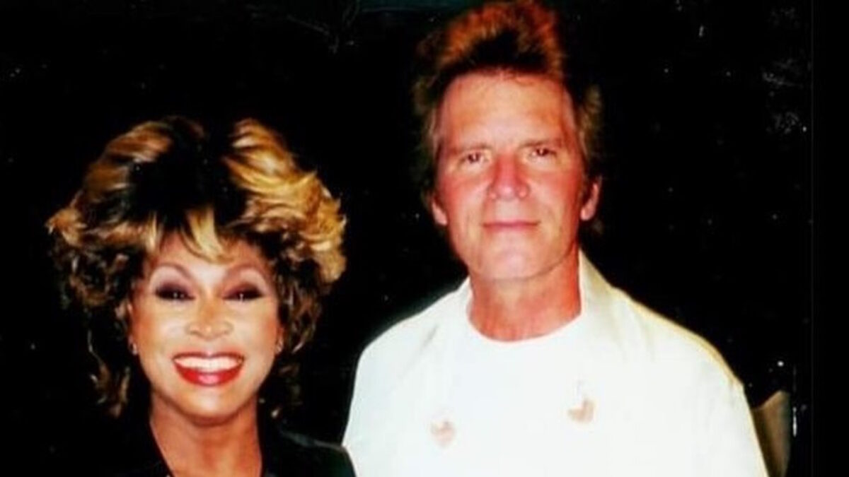 Watch John Fogerty Dedicate 'Proud Mary' To Tina Turner In Manchester