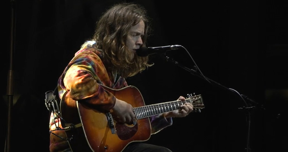 Watch Billy Strings Debut Contemplative New Song ‘Be Your Man’ In Cleveland