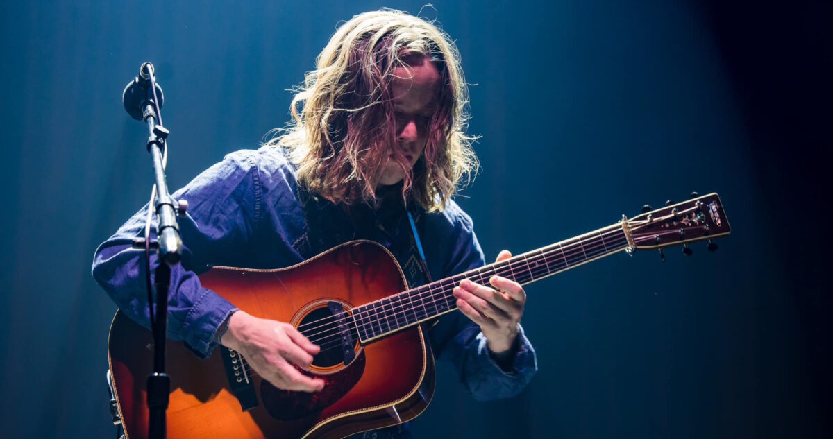 Watch Billy Strings Put Tale Of Taylor Swift Poster Heist To Song