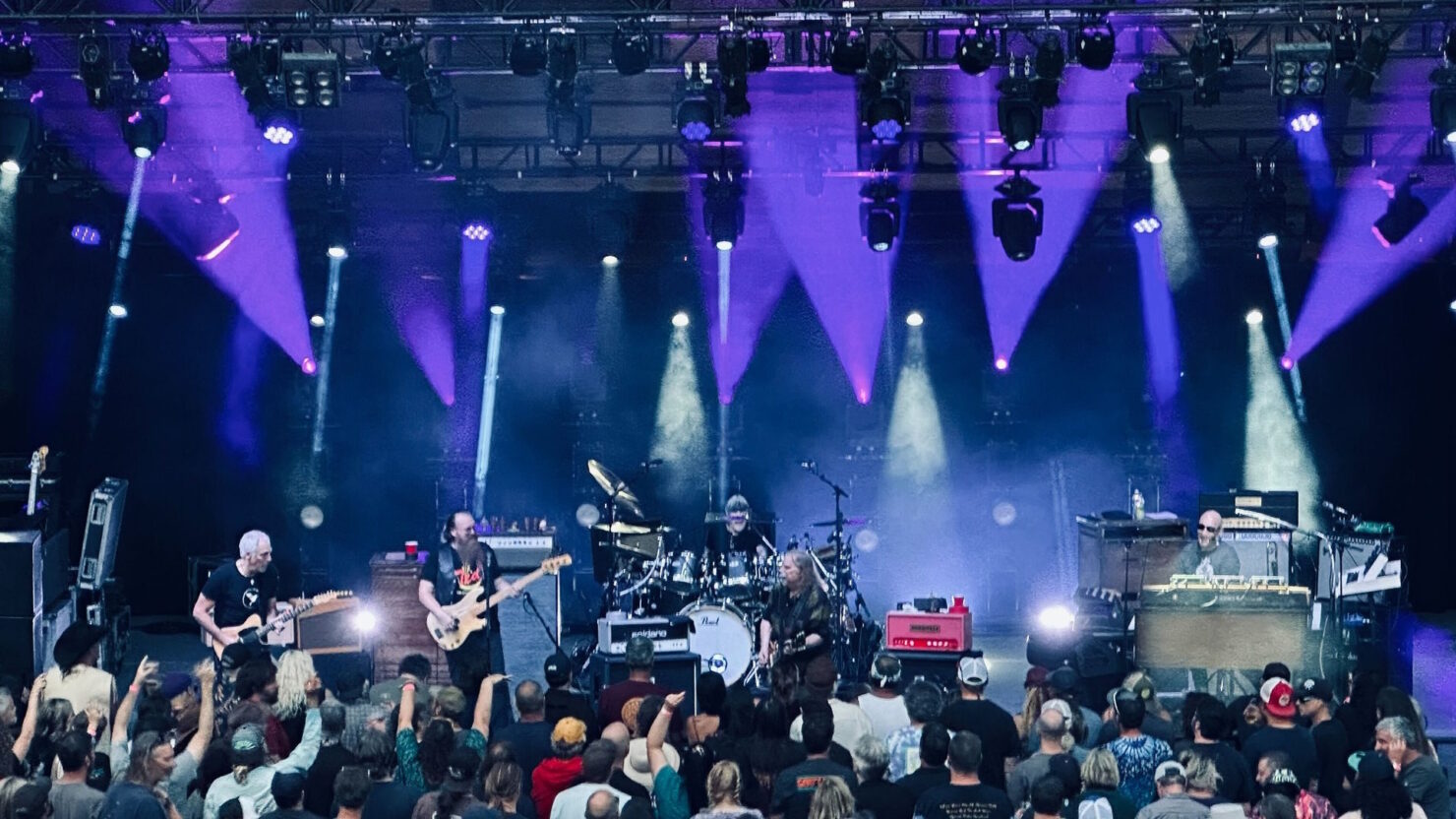 Hear Longtime David Crosby Collaborator Jeff Pevar Join Gov't Mule For 'Almost Cut My Hair' & More In Oregon - Vimarsana News
