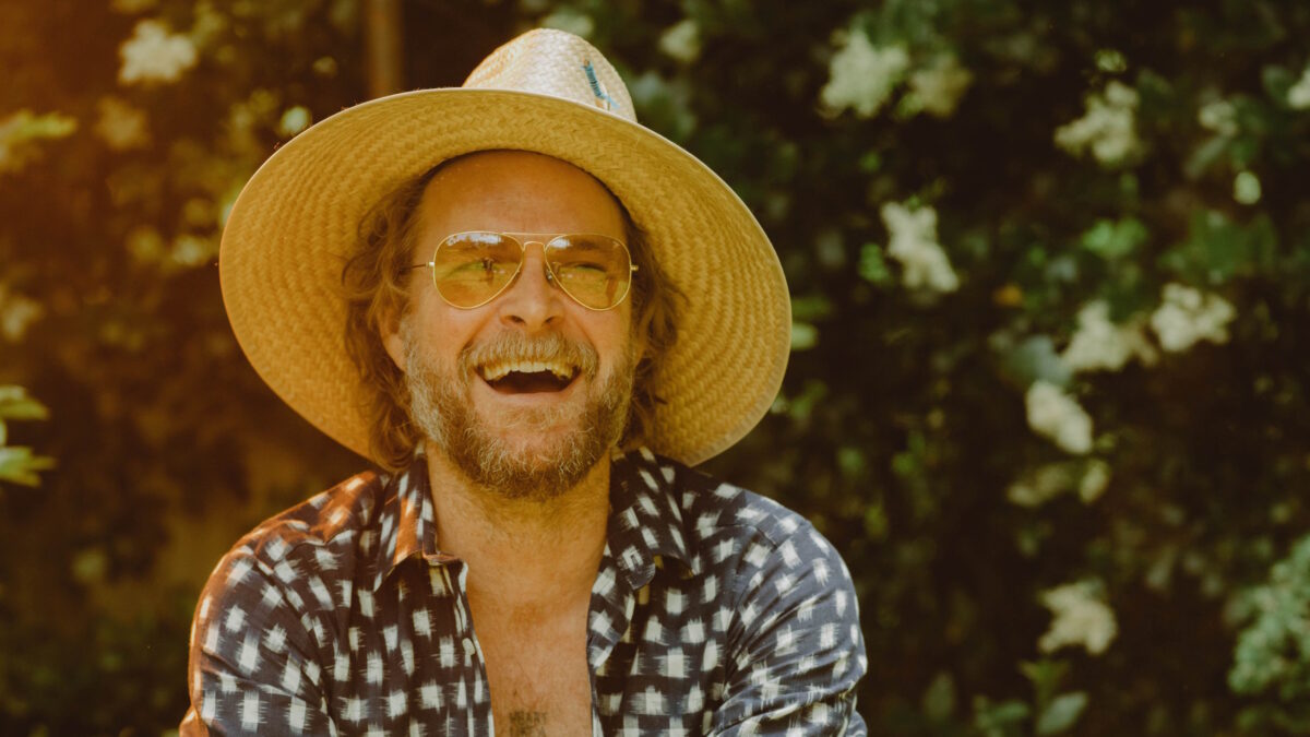 Hiss Golden Messenger ‘Jump For Joy’ On New Album, Announces Fall Tour & Shares Groovy ‘Nu-Grape’ Single