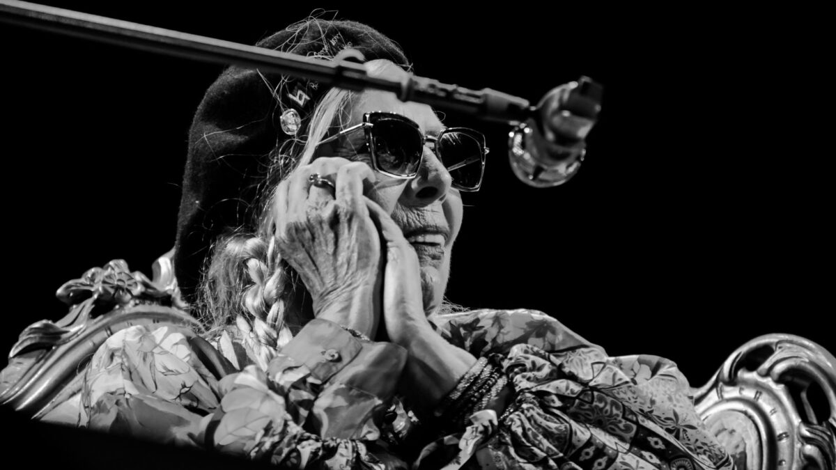 Joni Mitchell Stages Star-Studded ‘Joni Jam,’ 1st Headline Concert In Over 20 Years, At The Gorge
