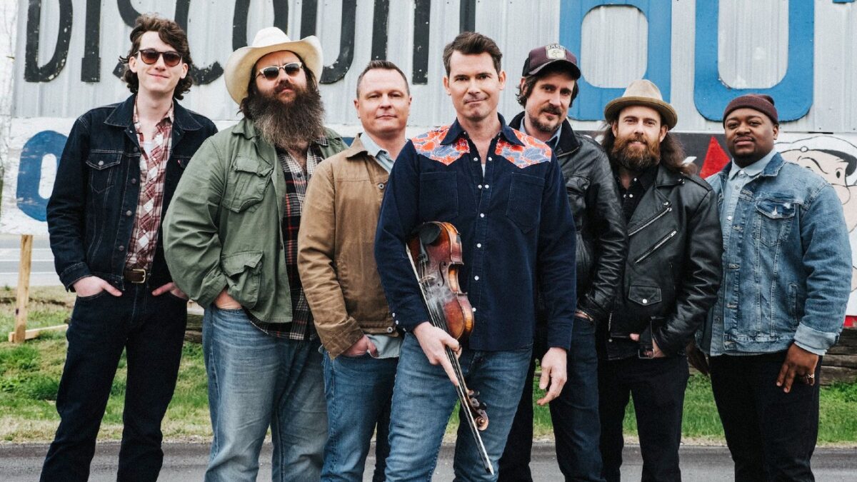Old Crow Medicine Show Marks 25th Anniversary With New Album ‘Jubilee' & Reunites With Willie Watson On Lead Single