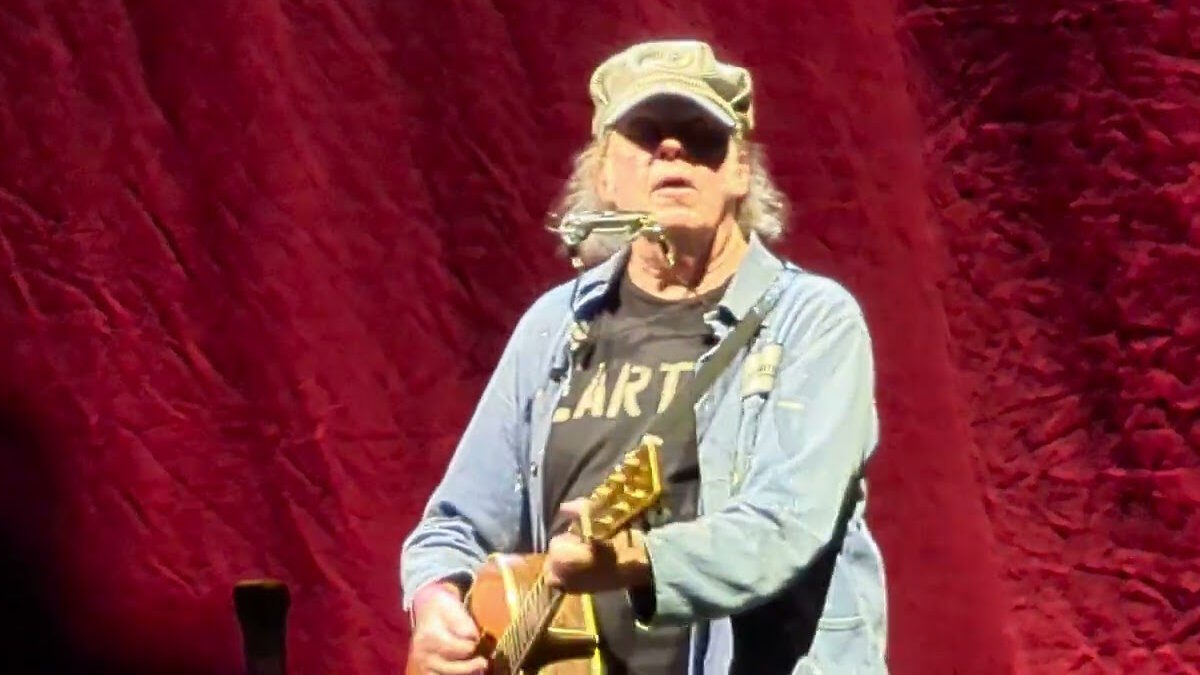 Watch Neil Young & Crazy Horse Offer Live Debut Of 54-Year-Old Song At The Roxy