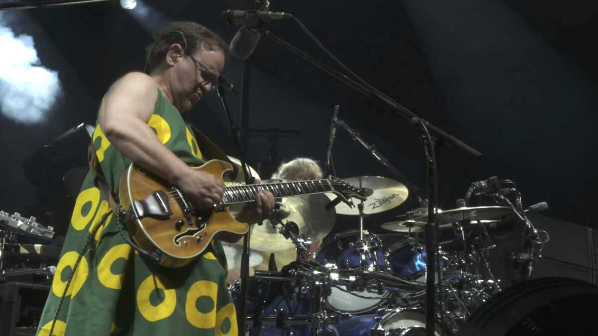 The Night The Lights Went Out In Georgia: Jon Fishman Leads Phish Through Wild Cover Debut At Alpharetta Finale