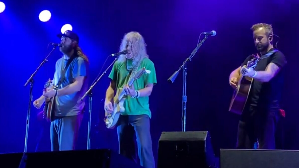 Friends & Family: Trampled By Turtles Bring Out Low’s Alan Sparhawk & Relatives At Hometown Concert In Duluth