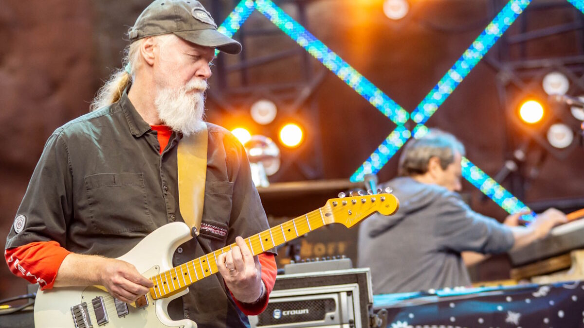 Watch Widespread Panic Serve Up A Tasty Sandwich At Red Rocks