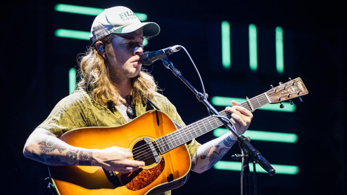 See Billy Strings Honor Neal Casal With Poignant Cover In Alabama