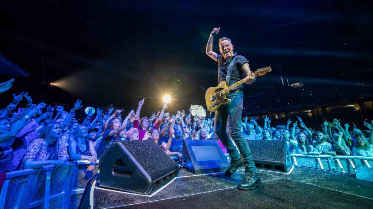 Bruce Springsteen Dedicates ‘I'll See You In My Dreams’ Performance To Robbie Robertson